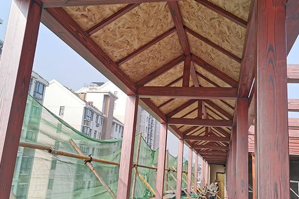 湖北武漢江岸區長湖地鋼結構長廊仿木紋漆施工